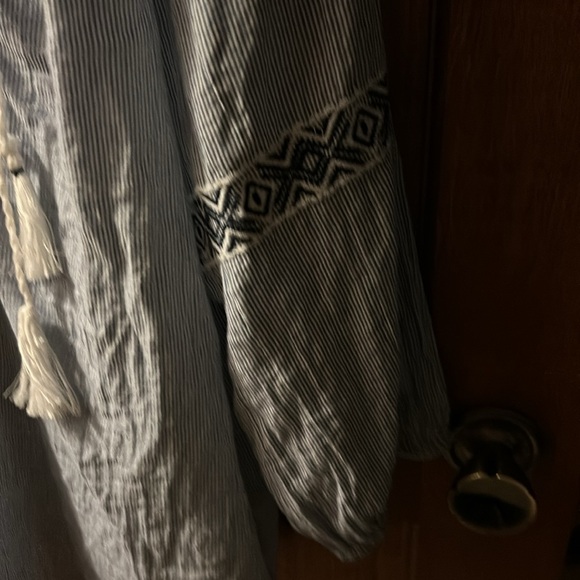 3X Westport long sleeve peasant embroidered crochet at neckline and sleeves.ties - Picture 3 of 13